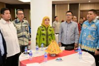 Wakil Wali Kota Makassar, Aliyah Mustika Ilham, bersama jajaran Forkopimda dan penyelenggara pemilu saat membuka kegiatan Penguatan Kelembagaan Pengawas Pemilu yang digelar Bawaslu Kota Makassar di Arthama Hotel, Kamis (7/8/2025).