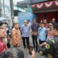 Wali Kota Makassar, Munafri Arifuddin, bersama jajaran OPD meninjau pemasangan kabel fiber optik di kawasan Bonto Lempangan saat sidak penertiban infrastruktur jaringan telekomunikasi, Kamis (7/8/2025).