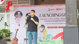 Wali Kota Makassar, Munafri Arifuddin, saat meluncurkan Gerakan 1 Kelurahan: 1 Urban Farming, 1 Maggot, dan 1 Bank Sampah di Panakkukang, 8 Agustus 2025.