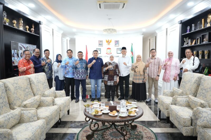 Wali Kota Makassar, Munafri Arifuddin, dan Wakil Wali Kota Aliyah Mustika Ilham menerima kunjungan kerja sejumlah kepala daerah dari berbagai wilayah Indonesia di Balaikota Makassar, 8 Agustus 2025.