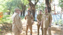 Wali Kota Makassar, Munafri Arifuddin, meninjau lokasi revitalisasi Lapangan Karebosi didampingi Sekda Andi Zulkufly Nanda dan jajaran Pemkot Makassar, Senin (11/8/2025).
