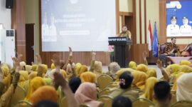 Wali Kota Makassar, Munafri Arifuddin, memberikan sambutan pada Sosialisasi Pencegahan Anti-Korupsi bagi kepala sekolah SD dan SMP se-Kota Makassar di Aula BBPMP Sulsel, Selasa (12/8/2025).