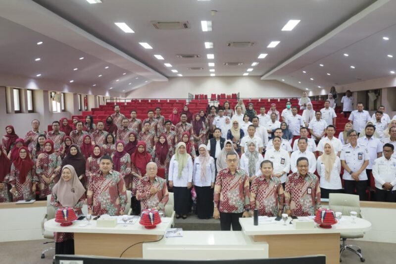 Wali Kota Makassar, Munafri Arifuddin, bersama jajaran Pemkot dan peserta Rapat Koordinasi Verifikasi Lanjutan Penilaian Kota Sehat di Balai Kota Makassar, Rabu (13/8/2025).