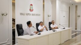 Wali Kota Makassar Munafri Arifuddin memimpin pertemuan dengan jajaran Pemkot dan perwakilan UMKM membahas penataan kawasan kuliner Pasar Cidu di Balai Kota Makassar, Rabu (13/8/2025).