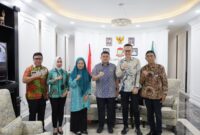 Foto: Walikota Makassar Munafri Arifuddin bersama Ibu Ketua Tim Penggerak PKK Melinda Aksa Mahmud saat menerima audience Direktur Operasional Garindo Media Tama, Ray Ginjara.