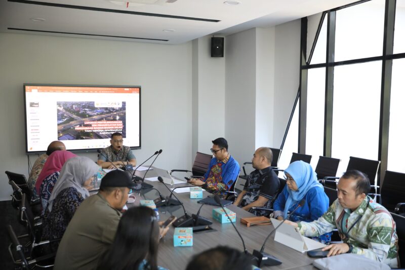 Foto: Sekretaris Daerah (Sekda) Kota Makassar, Andi Zulkifly saat memimpin rapat koordinasi lintas sektor di Gedung MGC