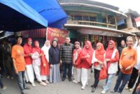 Wali Kota Makassar Munafri Arifuddin bersama Ketua TP PKK Melinda Aksa Mahmud menghadiri Festival Bakar Ikan di Kelurahan Pattingalloang, Ujung Tanah, dalam rangka HUT ke-80 RI.
