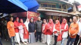 Wali Kota Makassar Munafri Arifuddin bersama Ketua TP PKK Melinda Aksa Mahmud menghadiri Festival Bakar Ikan di Kelurahan Pattingalloang, Ujung Tanah, dalam rangka HUT ke-80 RI.