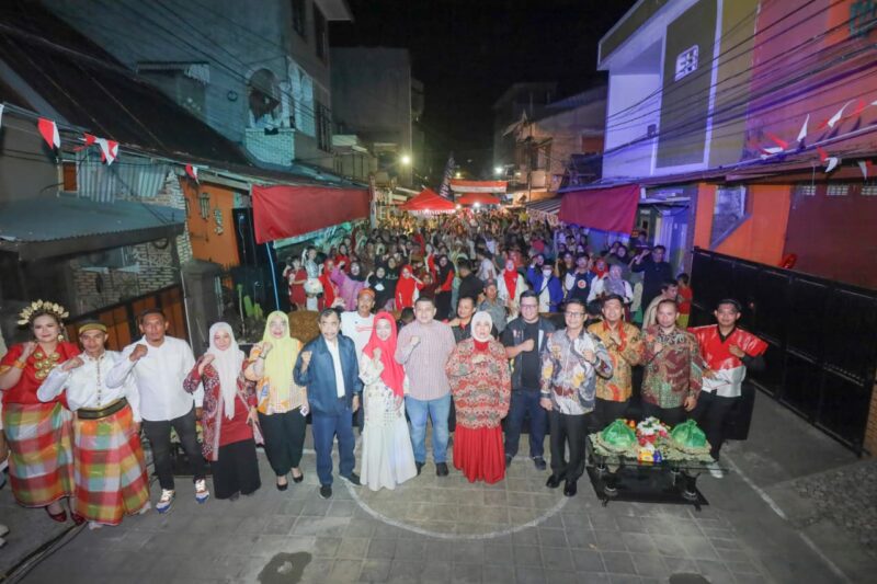 “Suasana meriah Pesta Rakyat Kokolojia bersama Wali Kota Munafri Arifuddin, Wakil Wali Kota Aliyah Mustika Ilham, dan Ketua TP PKK Melinda Aksa Mahmud dalam rangka HUT RI ke-80.”