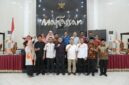 “Wali Kota Makassar, Munafri Arifuddin, menjamu jajaran pengurus baru PKS Sulsel dan PKS Makassar dalam silaturahmi di Rumah Jabatan Wali Kota, membahas sinergi pembangunan kota.”
