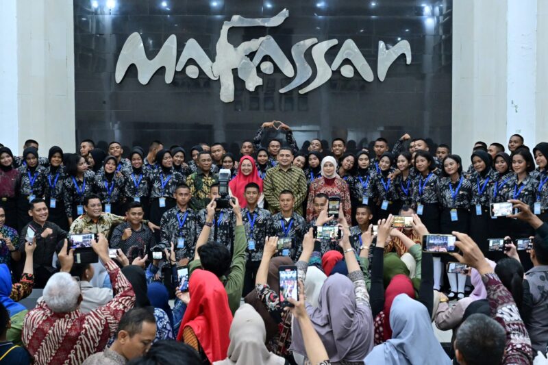 “Wali Kota Makassar Munafri Arifuddin bersama Wakil Wali Kota Aliyah Mustika Ilham menjamu dan memberikan apresiasi kepada Paskibraka Makassar 2025 atas dedikasi dan pengabdian di peringatan HUT RI ke-80.”