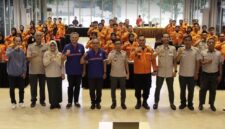 Plt Kepala Pelaksana BPBD Makassar, Dr. H. M. Fadli Tahar, saat memberikan arahan dalam Pelatihan Manajemen Bencana.