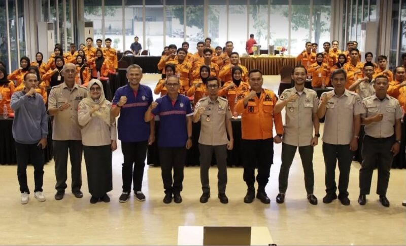 Plt Kepala Pelaksana BPBD Makassar, Dr. H. M. Fadli Tahar, saat memberikan arahan dalam Pelatihan Manajemen Bencana.