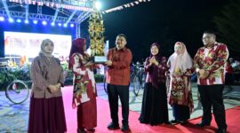 Foto: Wali Kota Makassar Munafri Arifuddin, Wakil Wali Kota Aliyah Mustika Ilham, serta Ketua TP PKK Makassar Melinda Aksa bersama Camat Tamalate