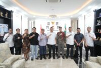 Foto: Walikota Makassar Munafri Arifuddin berfoto bersama PT XAHNSM Green and Smart Mobility Indonesia 