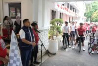Wali Kota Makassar, Munafri Arifuddin, melepas ratusan peserta Touring Sepeda Merdeka De Barru 2025 dari halaman Balai Kota Makassar.