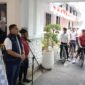 Wali Kota Makassar, Munafri Arifuddin, melepas ratusan peserta Touring Sepeda Merdeka De Barru 2025 dari halaman Balai Kota Makassar.