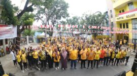 Wali Kota Makassar sekaligus Ketua DPD II Partai Golkar Kota Makassar, Munafri Arifuddin, menghadiri perayaan HUT ke-80 RI bersama kader dan simpatisan Partai Golkar di Jalan Lasinrang, Makassar.