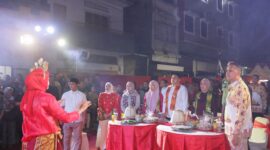 Foto: Walikota Makassar Munafri Arifuddin bersama Wakil Wali Kota Makassar Aliyah Mustika Ilham, Ketua TP PKK Melinda Aksa dalam acara pesta rakyat kecamatan makassar