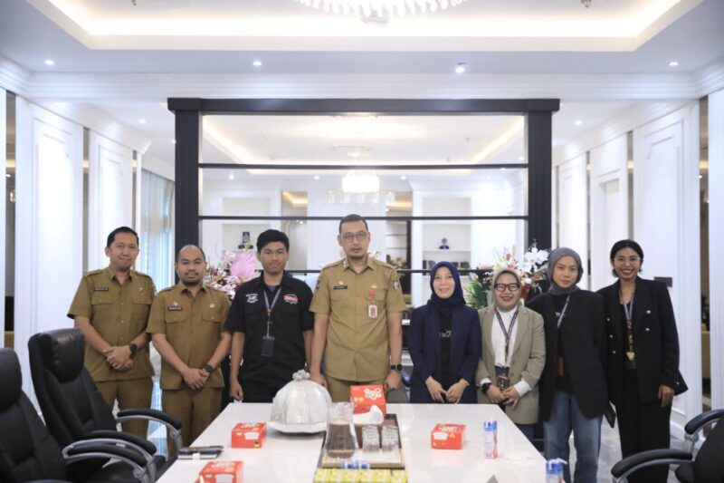 Foto: Sekretaris Daerah (Sekda) Makassar Andi Zulkifly  bersama Manajemen Kabar Makassar di Ruang Rapat Sekda Lantai 3 Kantor Balai Kota Makassar