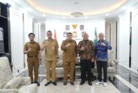 Foto: Walikota Makassar Munafri Arifuddin bersama Sekda Kota Makassar, DLH Kota makassar saat mebahasprogram pengolahan sampah