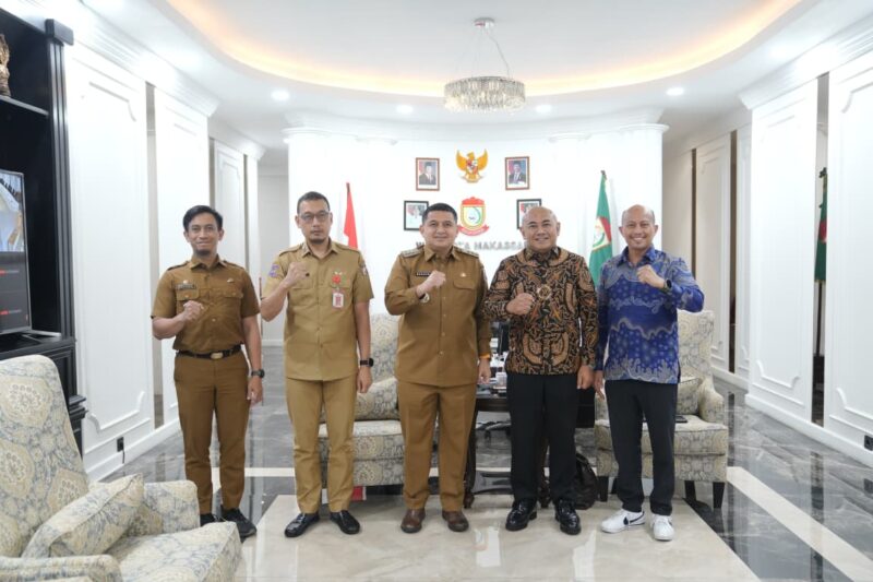 Foto: Walikota Makassar Munafri Arifuddin bersama Sekda Kota Makassar, DLH Kota makassar saat mebahasprogram pengolahan sampah