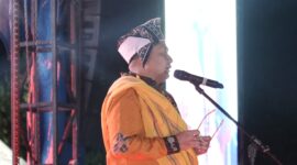 Foto: Walikota Munafri saat memberikan sambutan pada acara pesta rakyat kecamatan biringkanaya