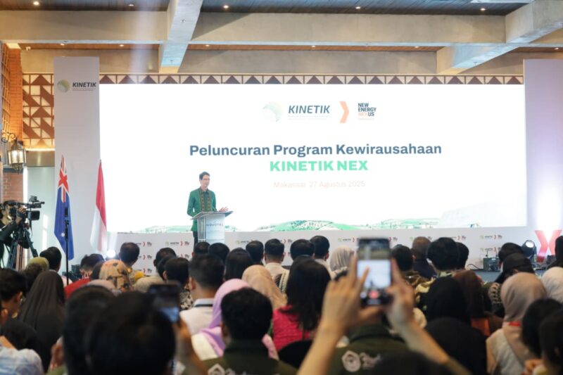 Wali Kota Makassar, Munafri Arifuddin, memberikan sambutan pada peluncuran Program Kewirausahaan KINETIK NEX di Hotel Novotel Grand Shayla Makassar, Rabu (27/8/2025).