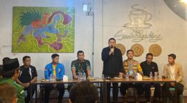 Foto: Arahan Walikota Makassar Munafri Arifuddin dalam pertemuan dengan OKP, Mahasiswa, supporter, pers di warkop SIJA Sawerigading