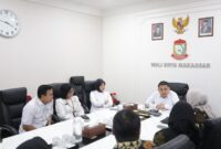 Wali Kota Makassar Munafri Arifuddin menerima audiensi BPJS Ketenagakerjaan bahas perlindungan pekerja rentan.