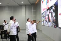 Wali Kota Makassar, Munafri Arifuddin, bersama jajaran meninjau Command Center Pemkot Makassar sebagai persiapan menyambut kunjungan tiga menteri.