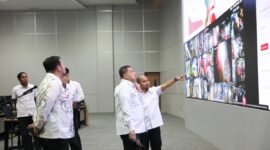 Wali Kota Makassar, Munafri Arifuddin, bersama jajaran meninjau Command Center Pemkot Makassar sebagai persiapan menyambut kunjungan tiga menteri.