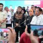Mendagri Tito Karnavian dan Menteri PKP Maruarar Sirait didampingi Wali Kota Makassar Munafri Arifuddin dan Wakil Wali Kota Aliyah Mustika Ilham saat memberikan keterangan pers usai meninjau Mal Pelayanan Publik Makassar.