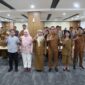 Sekretaris Kominfo Kota Makassar, Ismawaty Nur bersama peserta Sosialisasi SP4N-LAPOR! 2025 di Ruang Pertemuan Makassar Government Center (MGC), Selasa (30/9/2025).