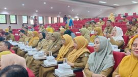 Suasana Rapat Koordinasi Tim Percepatan Penurunan Stunting (TPPS) yang digelar Dinas Pengendalian Penduduk dan KB Kota Makassar di Ruang Sipakalebbi Balai Kota Makassar, Selasa (29/10/2025).