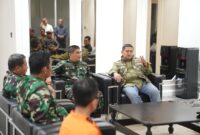 Foto: Walikota Makassar Munafri Arifuddin bersama Kepala Staf Kodam (Kasdam) XIV/Hasanuddin, Brigjen TNI Sugeng Hartono, S.E., M.M