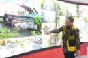 Wali Kota Makassar, Munafri Arifuddin, memantau situasi demonstrasi melalui layar pemantau di War Room Balai Kota Makassar, Senin (1/9/2025).
