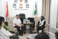 Foto: Walikota Makassar Munafri Arifuddin bersama Kepala Kantor Wilayah BPJS Ketenagakerjaan (BPJAMSOSTEK) Sulawesi Maluku, Mintje Wattu di kantor Balaikota