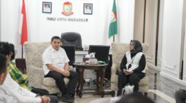 Foto: Walikota Makassar Munafri Arifuddin bersama Kepala Kantor Wilayah BPJS Ketenagakerjaan (BPJAMSOSTEK) Sulawesi Maluku, Mintje Wattu di kantor Balaikota