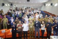 Foto: Wali Kota Makassar, Munafri Arifuddin bersama Rektor Universitas Hasanuddi Makassar dalam acara Placemaking Summit bertema Makassar Placemaking for Academic Network (MAPAN) 