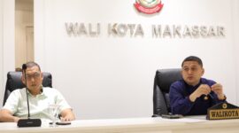 Foto: Walikota Makassar Munafri Arifuddin di dampingi Sekda Kota Makassar dalam rapat koordinasi bersama kelompok pedagang Pantai Losari yang digelar di Balai Kota