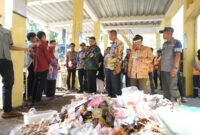 Foto: Wali Kota Makassar Munafri Arifuddin saat meninjau langsung Tempat Pengolahan Sampah Reduce, Reuse, Recycle (TPS 3R) di Kelurahan Barrang Lompo, Kecamatan Kepulauan Sangkarrang,
