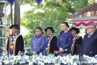 Foto: Wali Kota Makassar, Munafri Arifuddin bersama Menteri Pariwisata, Widiyanti Putri Wardhana, pada acara puncak perayaan Dies Natalis ke-34 Politeknik Pariwisata (Poltekpar) Makassar, di Lapangan Gedung Rektorat Poltekpar Makassar,