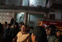 Foto: Wali Kota Makassar, Munafri Arifuddin, saat meninjau lokasi kerusuhan perang kelompok yang terjadi di Jalan Kandea 3, Kelurahan Bunga Eja, Kecamatan Tallo