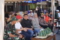 Foto: Wali Kota Makassar, Munafri Arifuddin, bersama Ketua TP PKK Kota Makassar Melinda Aksa, dalam rangka kegiatan Penanaman Pohon Tabebuya yang digelar Gereja Protestan di Indonesia bagian Barat (GPIB) dalam rangka Musyawarah Pelayanan Selselbara, di Jalan Perintis Kemerdekaan