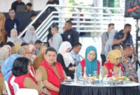 Foto: Wali Kota Makassar Munafri Arifuddin, Wakil Wali Kota Makassar Aliyah Mustika Ilham, Ketua TP PKK Melinda Aksa dalam Launching program Makassar Berjasa berlangsung meriah di Tribun Lapangan Karebosi