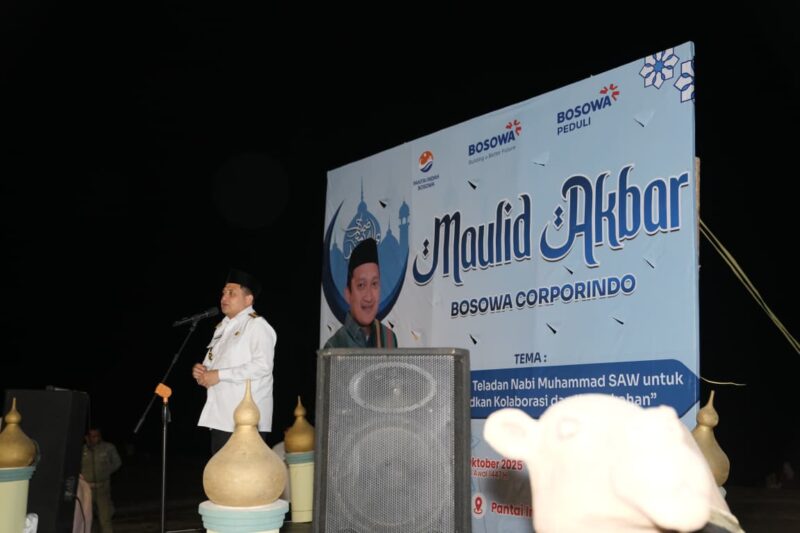 Foto: Wali Kota Makassar, Munafri Arifuddin saat  memberikan sambutan dalam acara peringatan Maulid Akbar Nabi Muhammad SAW bersama jajaran pegawai Bosowa Corporindo, di Pantai Indah Bosowa