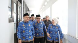 Foto: Wali Kota Makassar, Munafri Arifuddin, Wakil Wali Kota Makassar, Aliyah Mustika Ilham bersama Sekprov Sulsel sekaligus Ketua Korpri Sulsel, Jufri Rahman di sela-sela pelantikan Korps Pegawai Republik Indonesia ( KORPRI) Kota Makassar, Masa Bakti 2022–2027