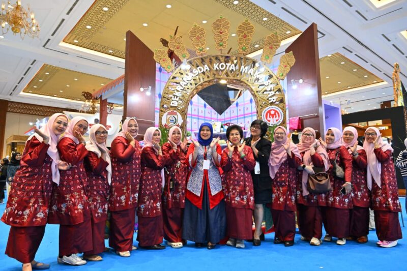 Foto: Wakil Wali Kota Makassar Aliyah Mustika Ilham bersama Dekranasda Kota Makassar pada ajang The Jakarta International Handicraft Trade Fair (INACRAFT) 2025 yang berlangsung di Jakarta International Convention Center (JICC)