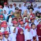 Foto: Wali Kota Makassar Munafri Arifuddin, Wakil Walikota Makassar Aliyah Mustika Ilham bersama siswa dan guru di pulau kodingareng